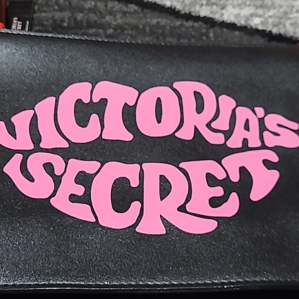 Victoria Secret 2018 Just Add Lipsticks 💋 Make-up Wristlet Bag